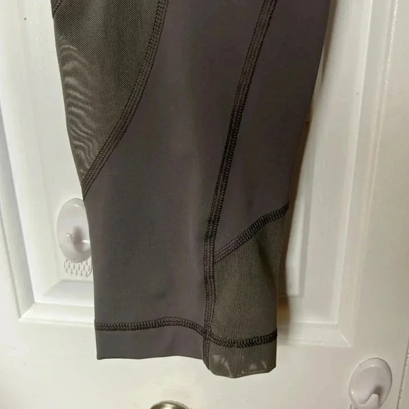 NWT LOLE RUN CAPRIS LOLE LEGGINGS XS GREY WITH YELLOW TRIM LOGO  REG 80$ - Picture 10 of 14